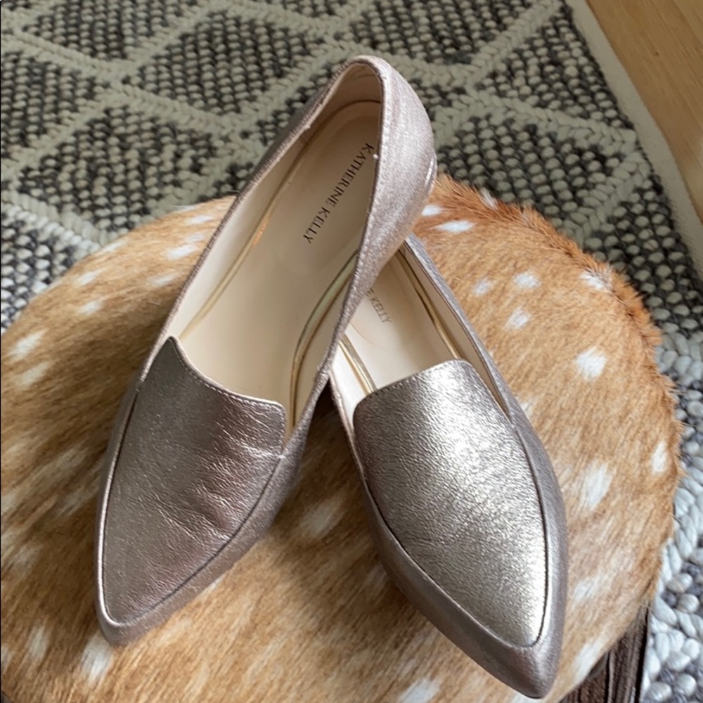 Katherine Kelly 1” gold shoes
